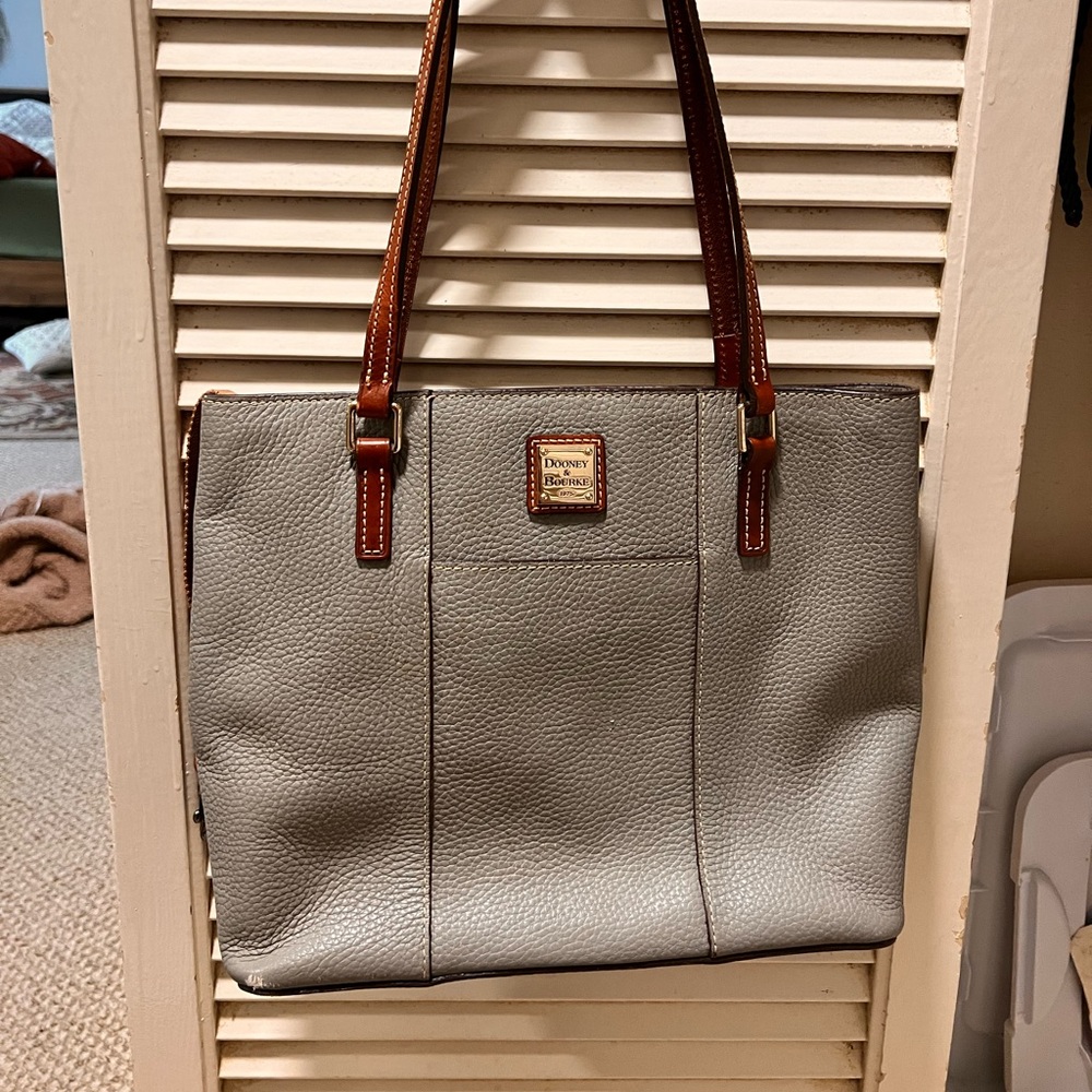 Dooney & Bourke leather hand bag